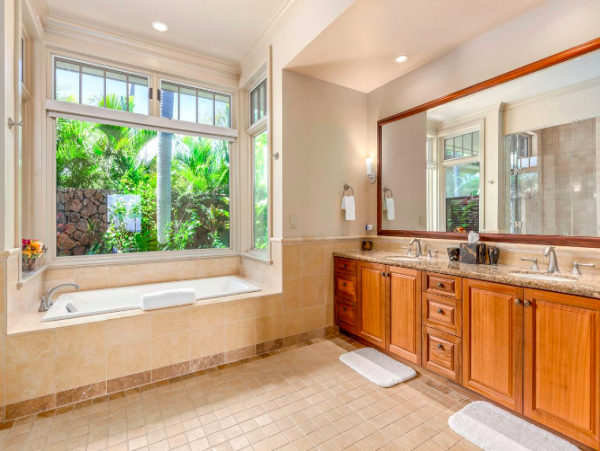 Big Island Luxurious 4-Bedroom Villa with Ocean Views & Pool BEACH CLUB ACCESS