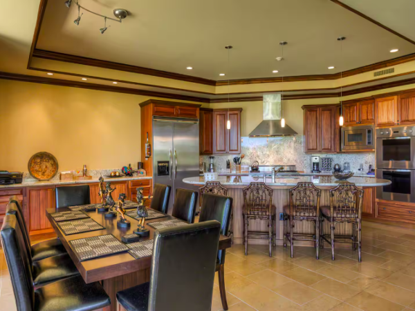 Big Island Luxurious 4-Bedroom Villa with Ocean Views & Pool BEACH CLUB ACCESS