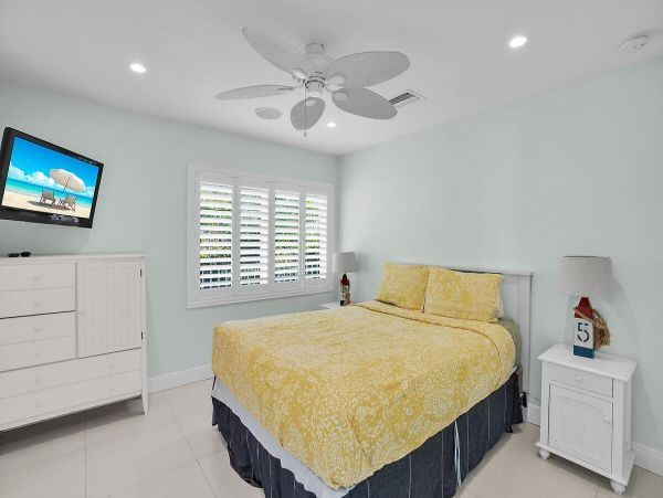 Duplex Sleeps 14 with Private Pool and Dock