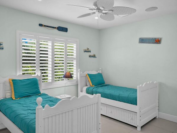 Duplex Sleeps 14 with Private Pool and Dock