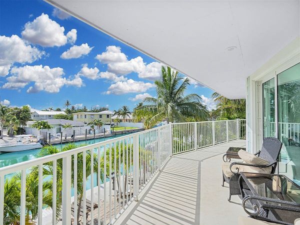 Duplex Sleeps 14 with Private Pool and Dock