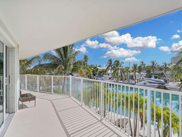 Duplex Sleeps 14 with Private Pool and Dock