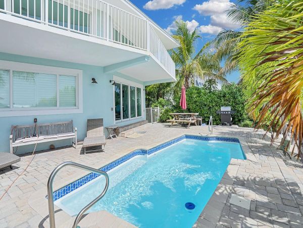 Duplex Sleeps 14 with Private Pool and Dock
