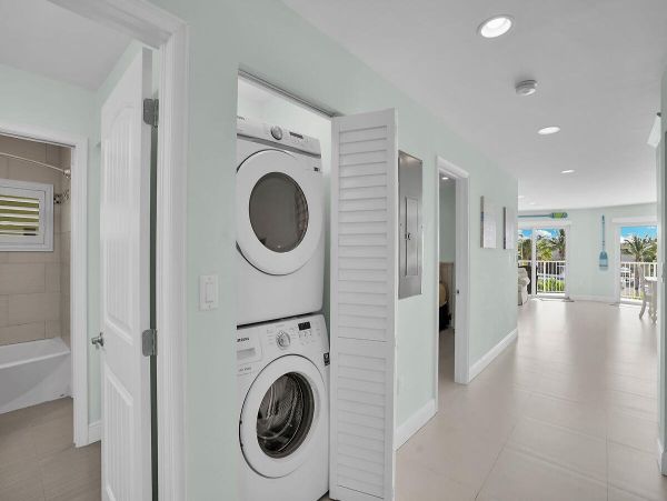 Duplex Sleeps 14 with Private Pool and Dock