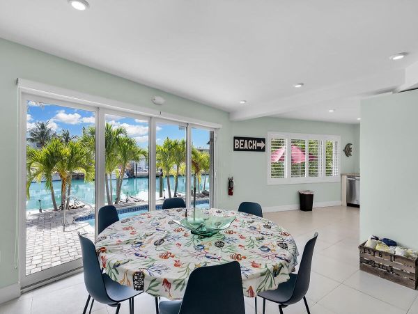 Duplex Sleeps 14 with Private Pool and Dock