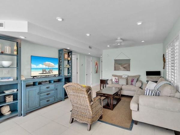 Duplex Sleeps 14 with Private Pool and Dock