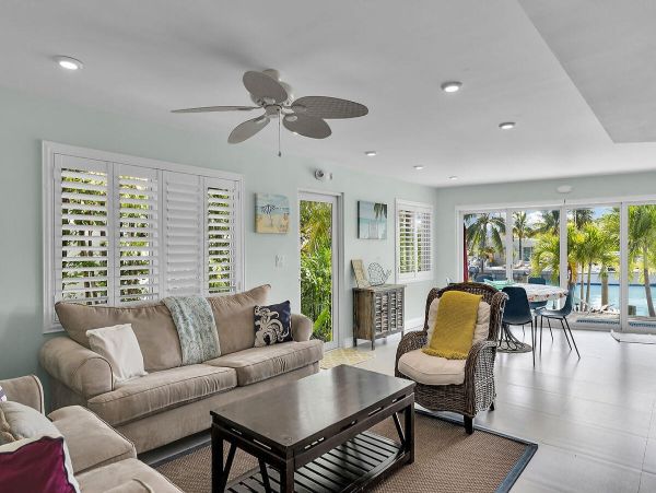 Duplex Sleeps 14 with Private Pool and Dock
