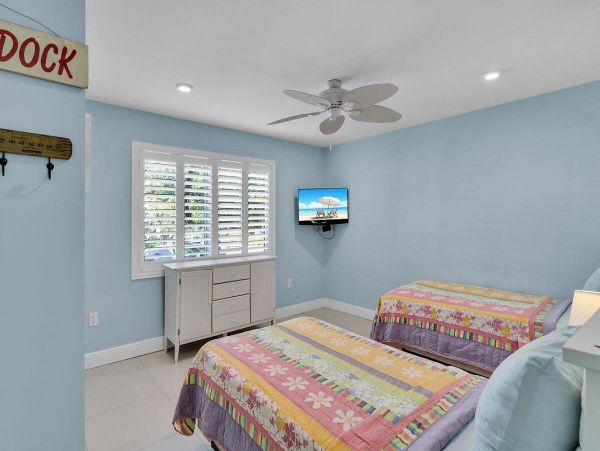 Duplex Sleeps 14 with Private Pool and Dock