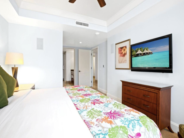 Fifth Floor Luxury Vacation Rental with Full Ocean Views