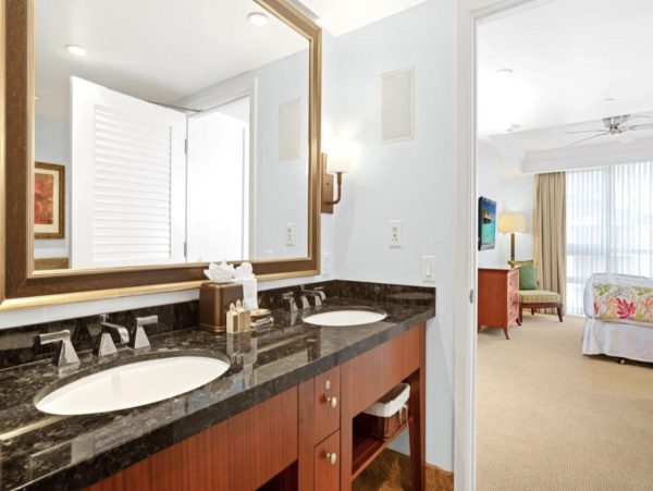 Fifth Floor Luxury Vacation Rental with Full Ocean Views