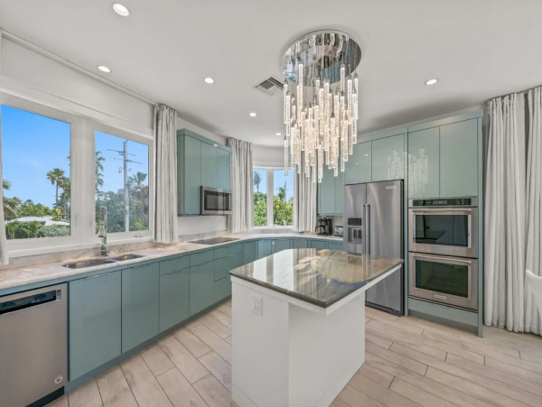 Anna Maria Island Beachfront Vacation Rental - Nine Bedroom Luxury Gulf Coast Home