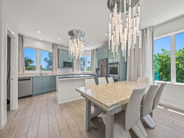 Anna Maria Island Beachfront Vacation Rental - Nine Bedroom Luxury Gulf Coast Home