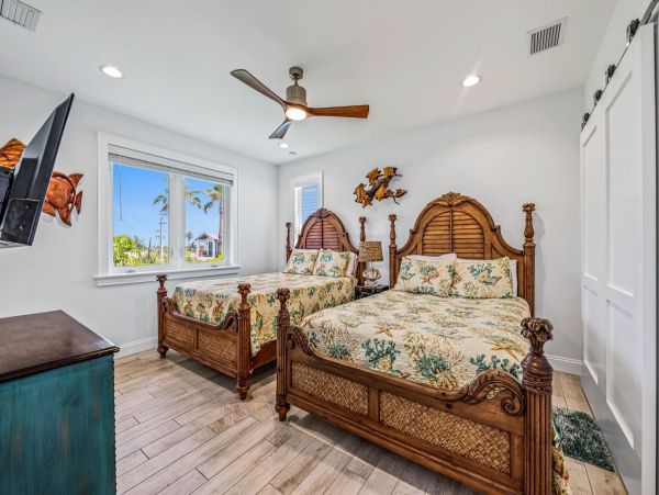 Anna Maria Island Beachfront Vacation Rental - Nine Bedroom Luxury Gulf Coast Home