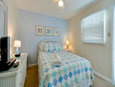 Bedroom with Queen Bed Bedroom with Queen Bed
