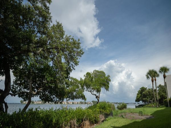 Breadenton Beach Two Bedroom Condo Sleeps 5 Guests