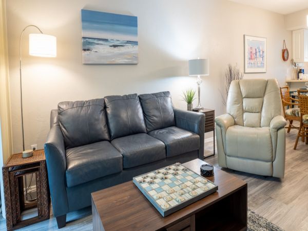 Breadenton Beach Two Bedroom Condo Sleeps 5 Guests