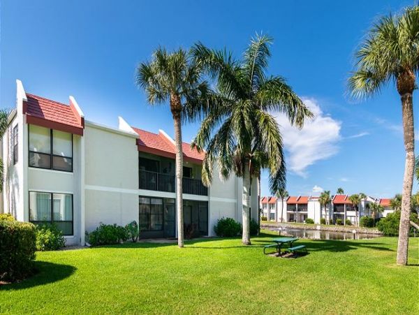 Breadenton Beach Two Bedroom Condo Sleeps 5 Guests
