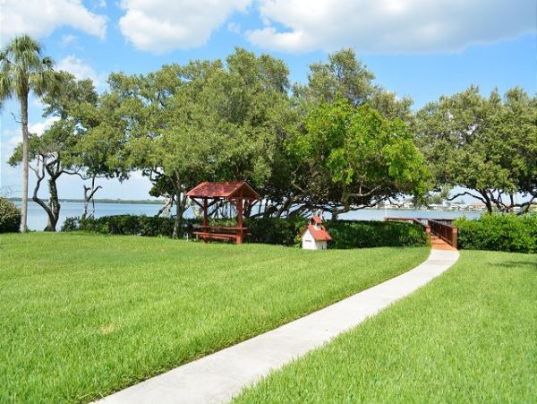 Breadenton Beach Two Bedroom Condo Sleeps 5 Guests