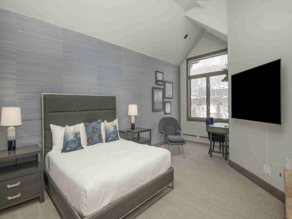 Luxury Five Bedroom Beaver Creek Vacation Condo Ski in Ski Out