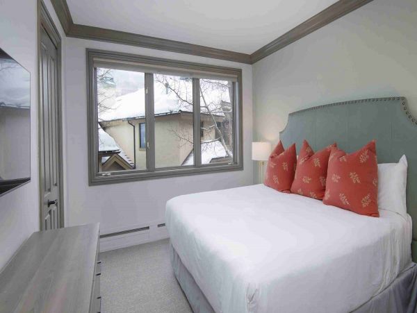 Luxury Five Bedroom Beaver Creek Vacation Condo Ski in Ski Out