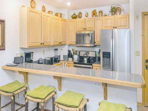 Arrowhead Residence in an Exclusive Community Sleeps 6