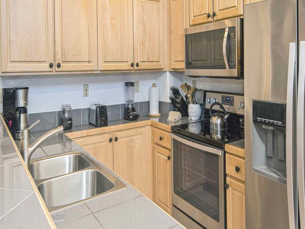 Arrowhead Residence in an Exclusive Community Sleeps 6