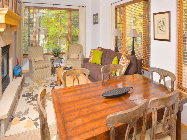 Arrowhead Residence in an Exclusive Community Sleeps 6