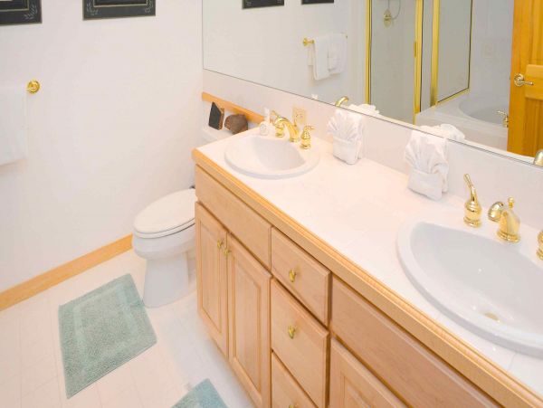 Arrowhead Residence in an Exclusive Community Sleeps 6