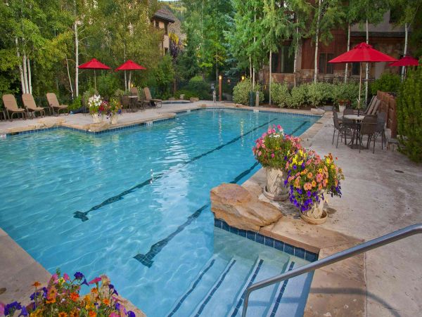 Arrowhead 2 Bedroom Vacation Condo with Communal Pool & Spa