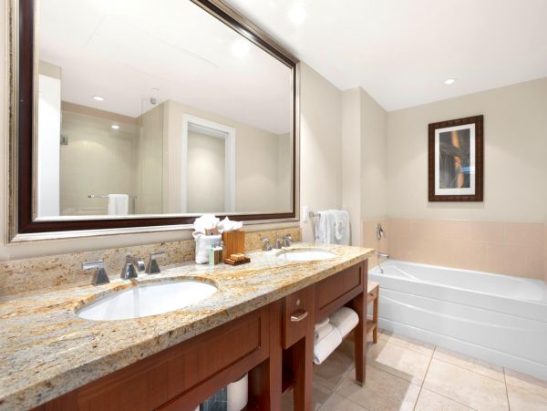 Luxury Two Bedroom Two Bath Sleeps EIGHT Guests Ocean View