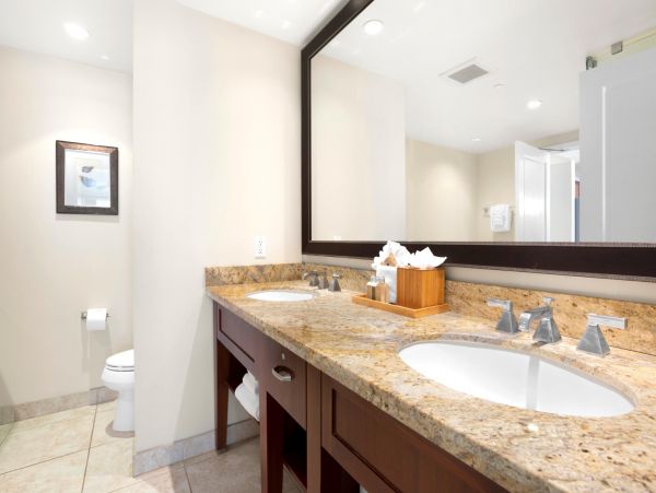 Luxury Two Bedroom Two Bath Sleeps EIGHT Guests Ocean View