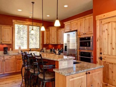 Kitchen with Breakfast Seating