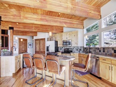 Breakfast Bar with Seating