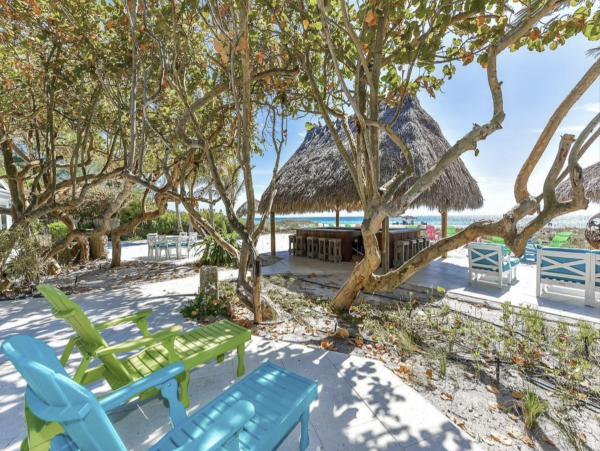 Stunning 7Bedroom Estate on the Beach with Private Pool