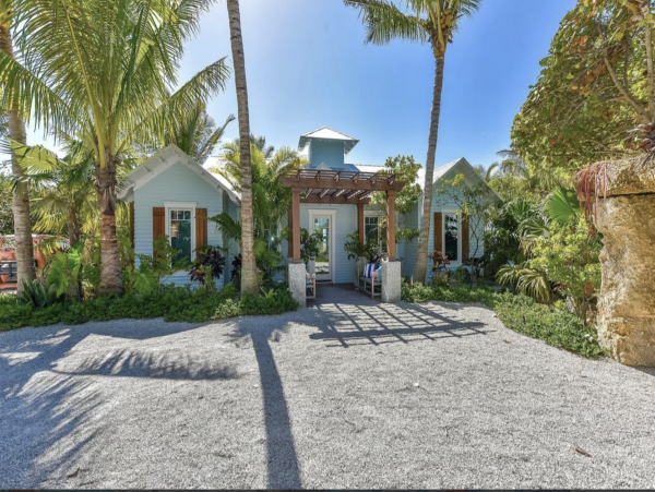 Stunning 7Bedroom Estate on the Beach with Private Pool