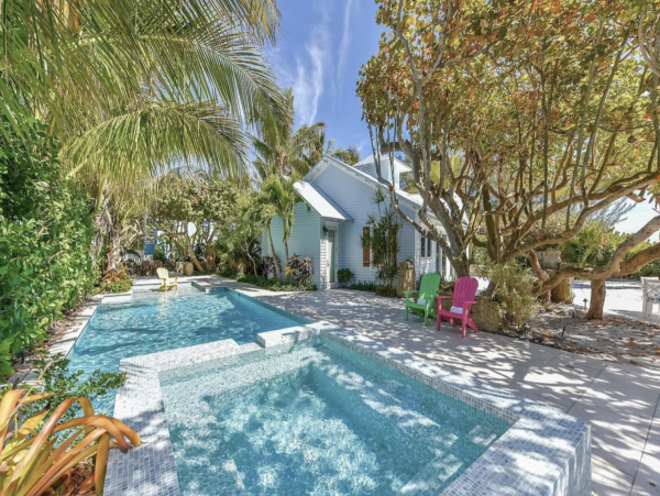 Stunning 7Bedroom Estate on the Beach with Private Pool