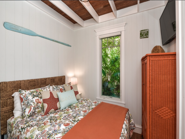 Stunning 7Bedroom Estate on the Beach with Private Pool