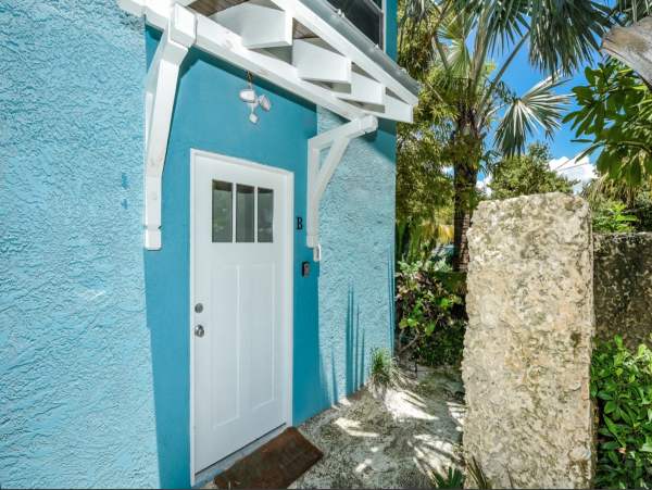 Stunning 7Bedroom Estate on the Beach with Private Pool