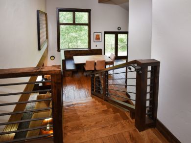 Luxury Four Bedroom Condo Sleeps 8 Shuttle to Ski Lifts
