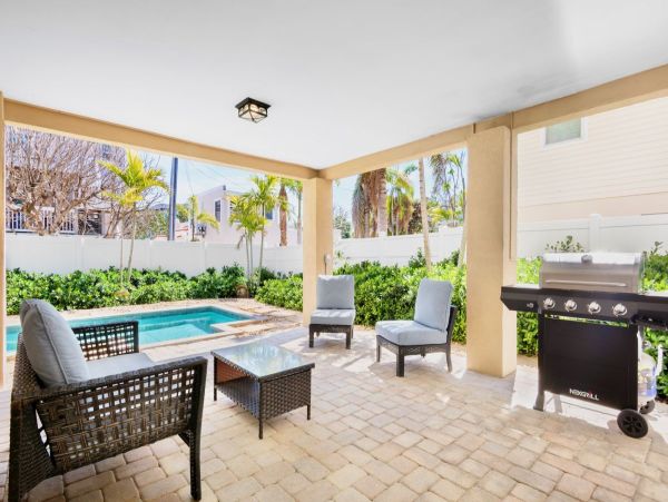 Anna Maria Island 5 Bedroom Home  Approx 30 Seconds to Beach