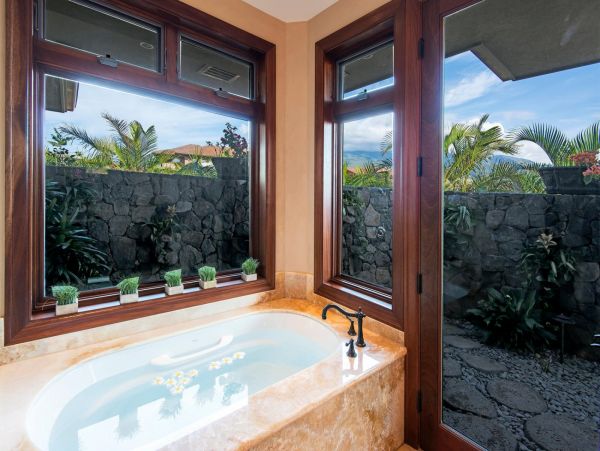 Luxury Five Bedroom Rental with Private Pool Sleeps 10