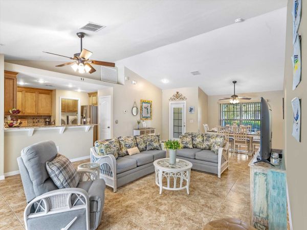 Family Vacation Three Bedroom Home Private Pool & Spa