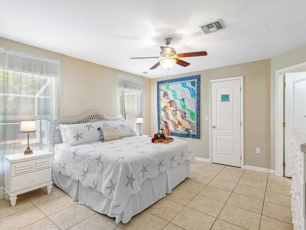 Family Vacation Three Bedroom Home Private Pool & Spa