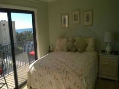 Bedroom with Queen Bed