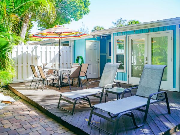 One Bedroom Vacation Condo with Beach Across the Street in Siesta Key