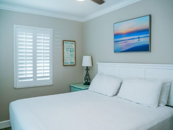 One Bedroom Vacation Condo with Beach Across the Street in Siesta Key