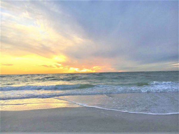 One Bedroom Vacation Condo with Beach Across the Street in Siesta Key