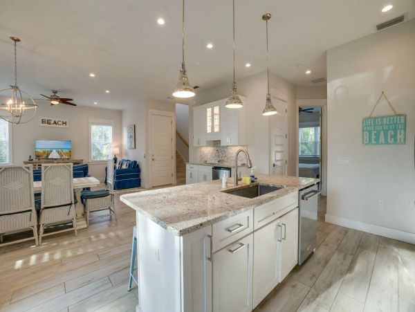 Beautiful Anna Maria Four Bedroom Across from Beach