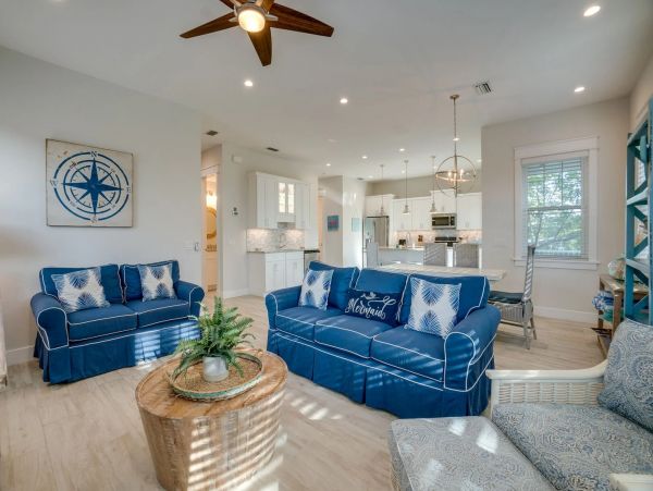 Beautiful Anna Maria Four Bedroom Across from Beach