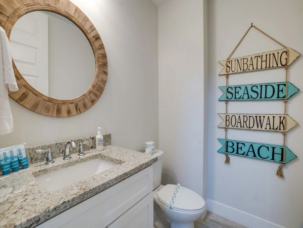 Beautiful Anna Maria Four Bedroom Across from Beach